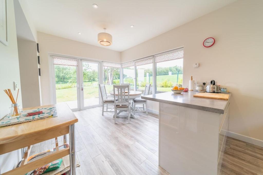 2 Bed Waterfront Property - Close To Courtmacsherry 科克 外观 照片